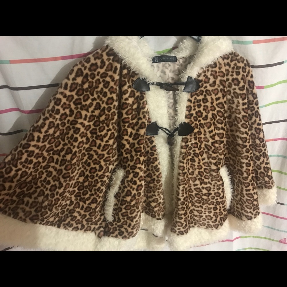 Never worn Poncho - Picture 2 of 4